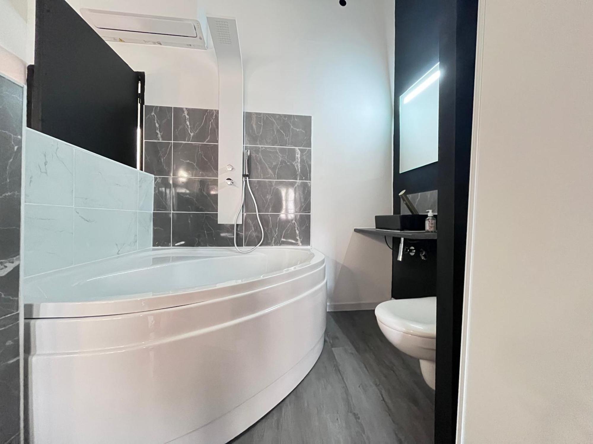 Charmant Studio Baignoire Narbonne Luaran gambar