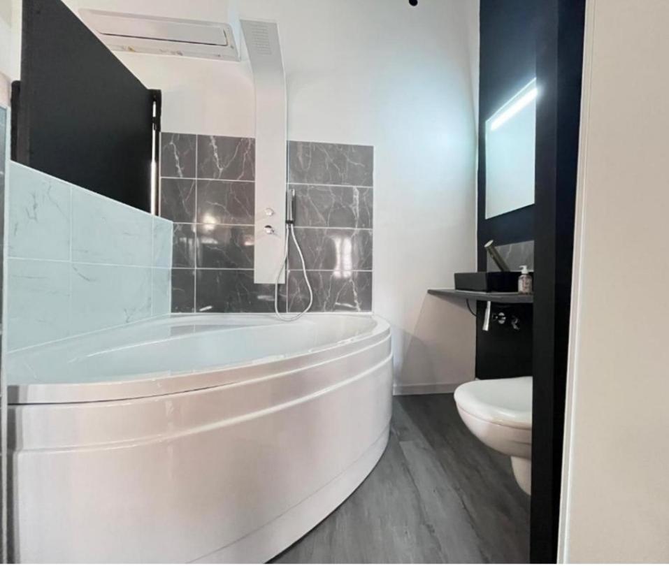 Charmant Studio Baignoire Narbonne Luaran gambar